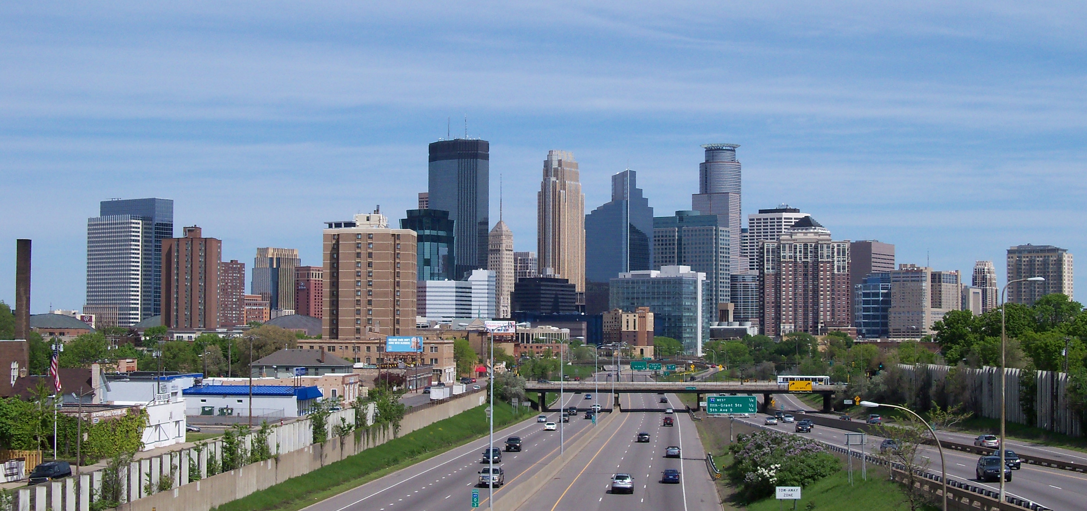 Minneapolis skyline 151 - By AlexiusHoratius (Own work) [CC BY-SA 3.0 (https://creativecommons.org/licenses/by-sa/3.0) or GFDL (http://www.gnu.org/copyleft/fdl.html)], via Wikimedia Commons